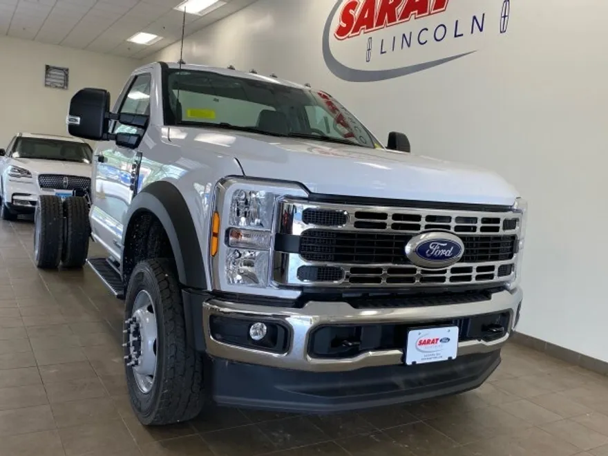 2024 Ford F-600 photo 1