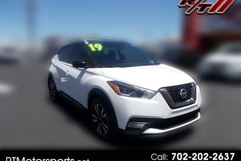 2019 Nissan Kicks SR photo 1