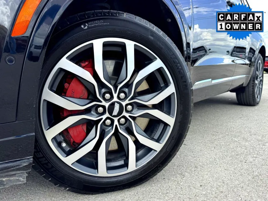 2024 Cadillac XT6 Sport photo 1