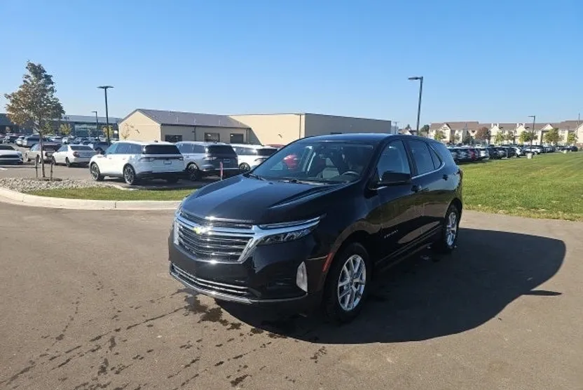 2023 Chevrolet Equinox LT photo 1