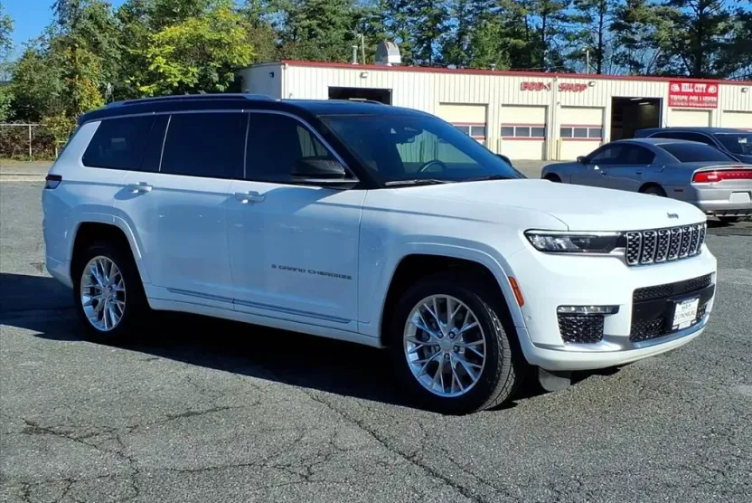 2021 Jeep Grand Cherokee L Summit photo 1