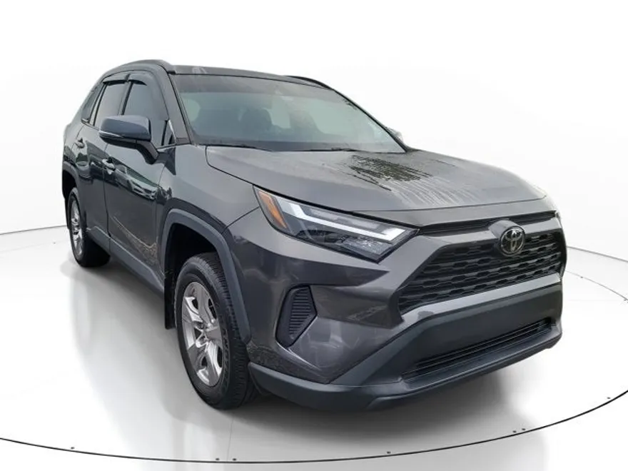 2023 Toyota RAV4 XLE photo 1