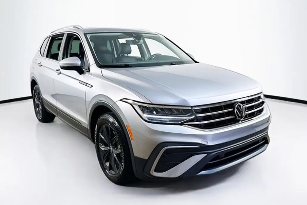 2024 Volkswagen Tiguan SE photo 1