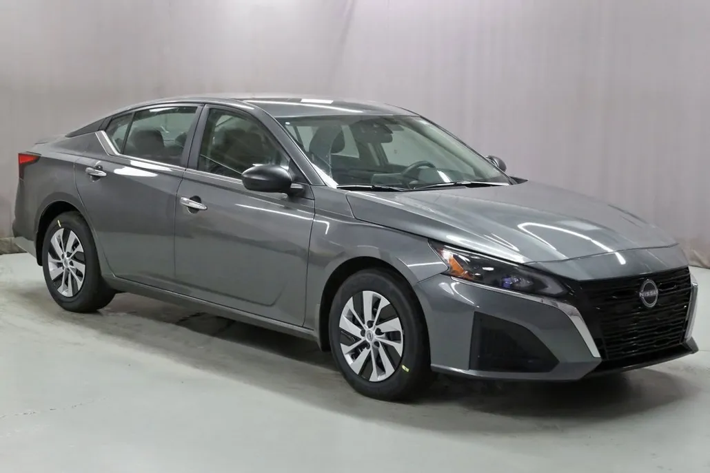 2025 Nissan Altima S photo 1