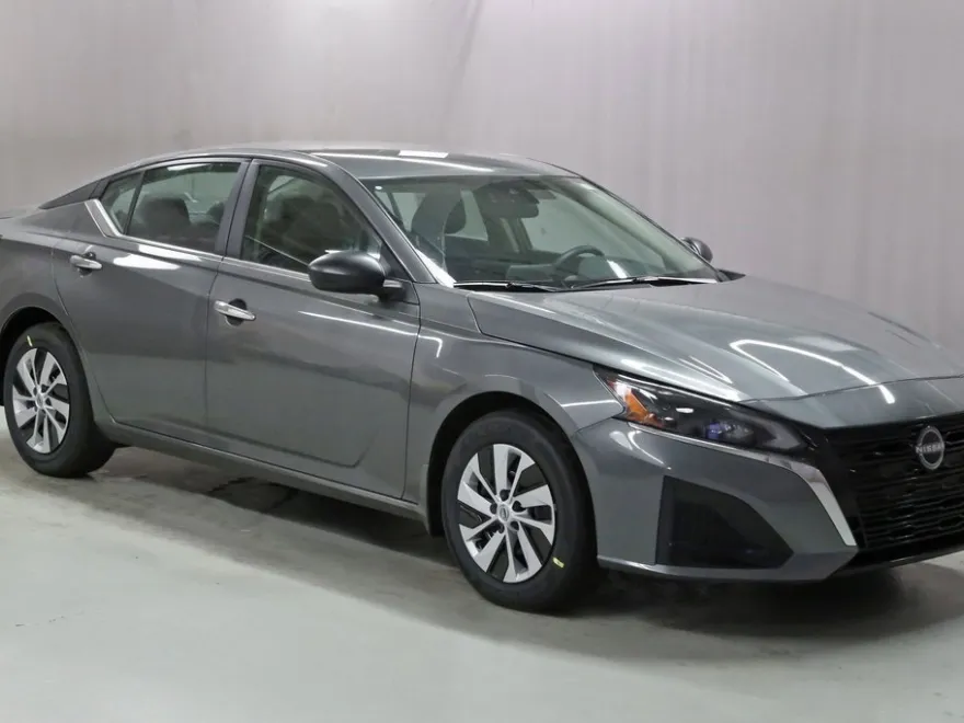 2025 Nissan Altima S photo 1