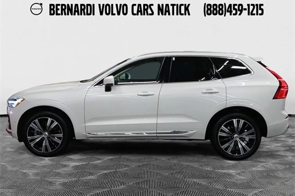 2023 Volvo XC60 B5 Plus photo 1