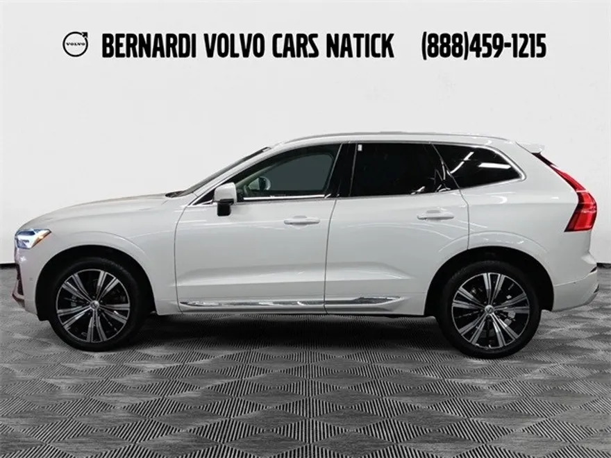 2023 Volvo XC60 B5 Plus photo 1