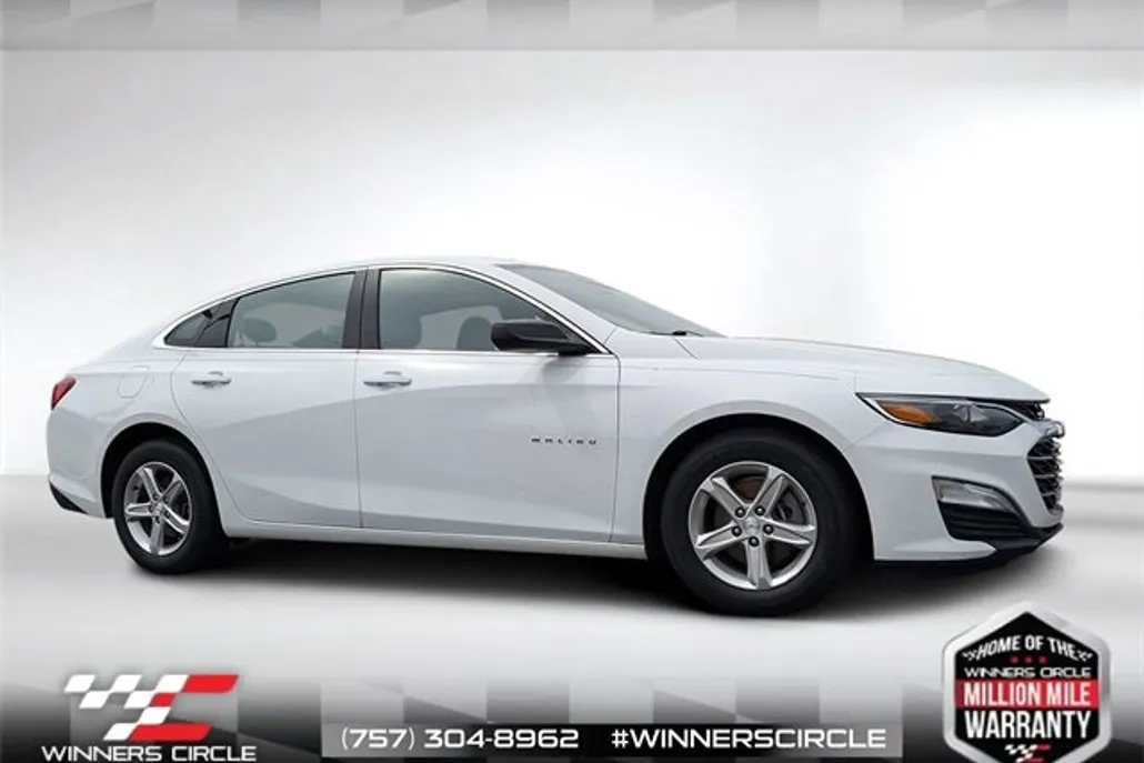 2022 Chevrolet Malibu LS photo 1