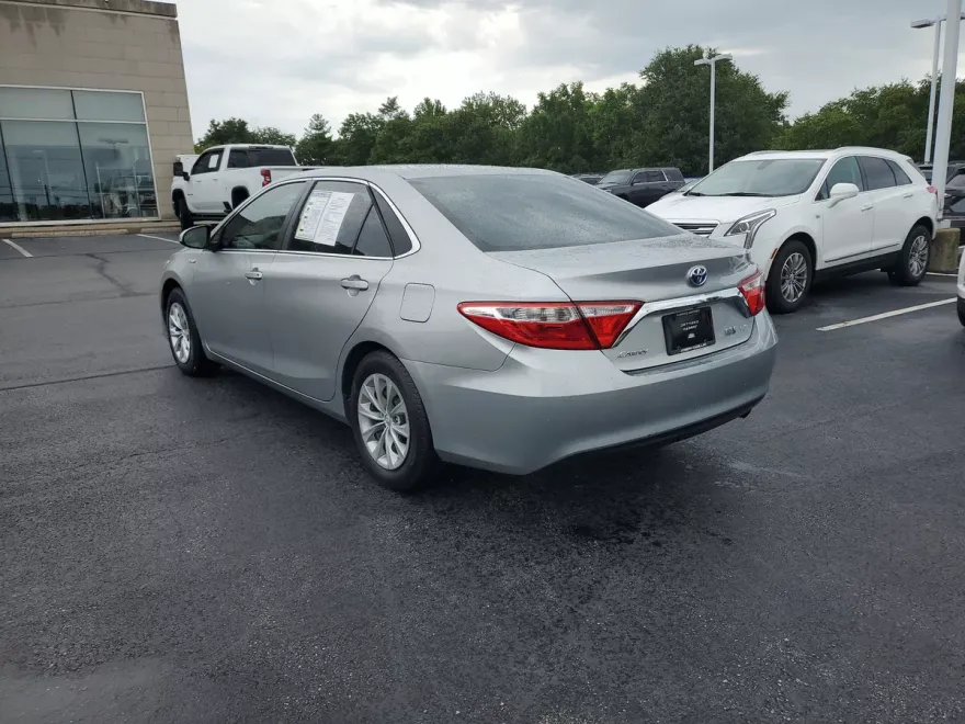 2017 Toyota Camry Hybrid LE photo 1