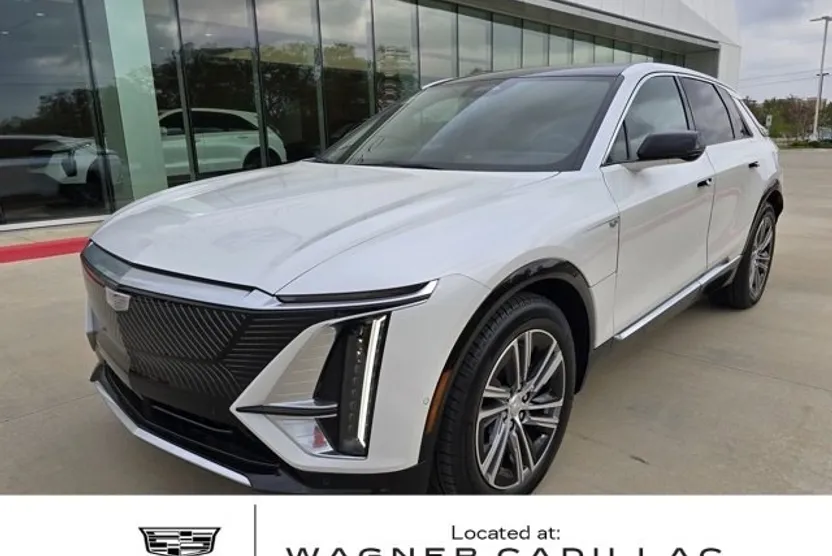 2025 Cadillac Lyriq Luxury photo 1