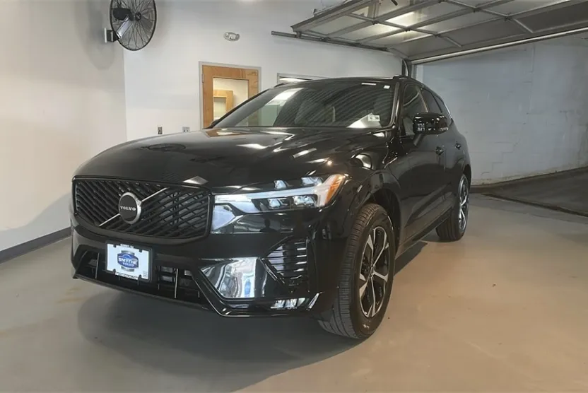 2026 Volvo XC60 B5 Core photo 1