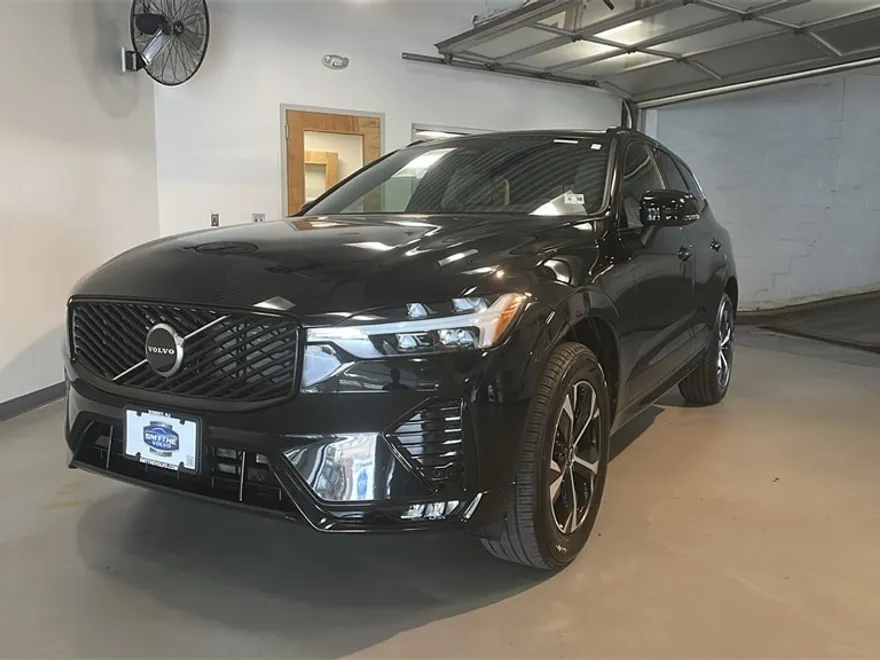 2026 Volvo XC60 B5 Core photo 1
