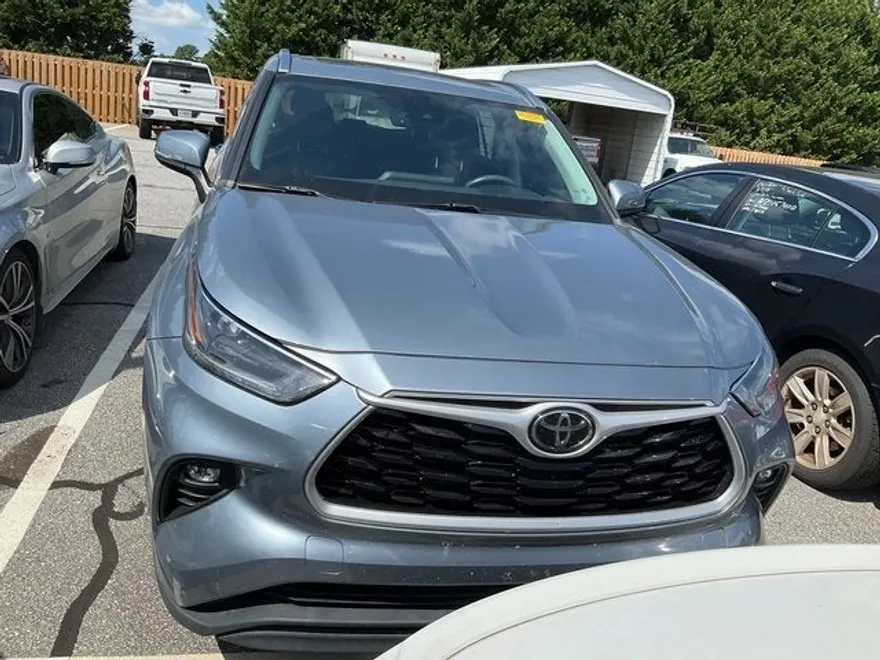2021 Toyota Highlander XLE photo 1