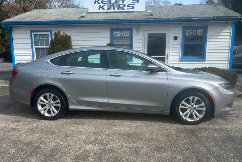 2015 Chrysler 200 Limited photo 1