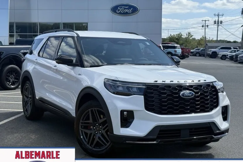 2025 Ford Explorer ST-Line photo 1
