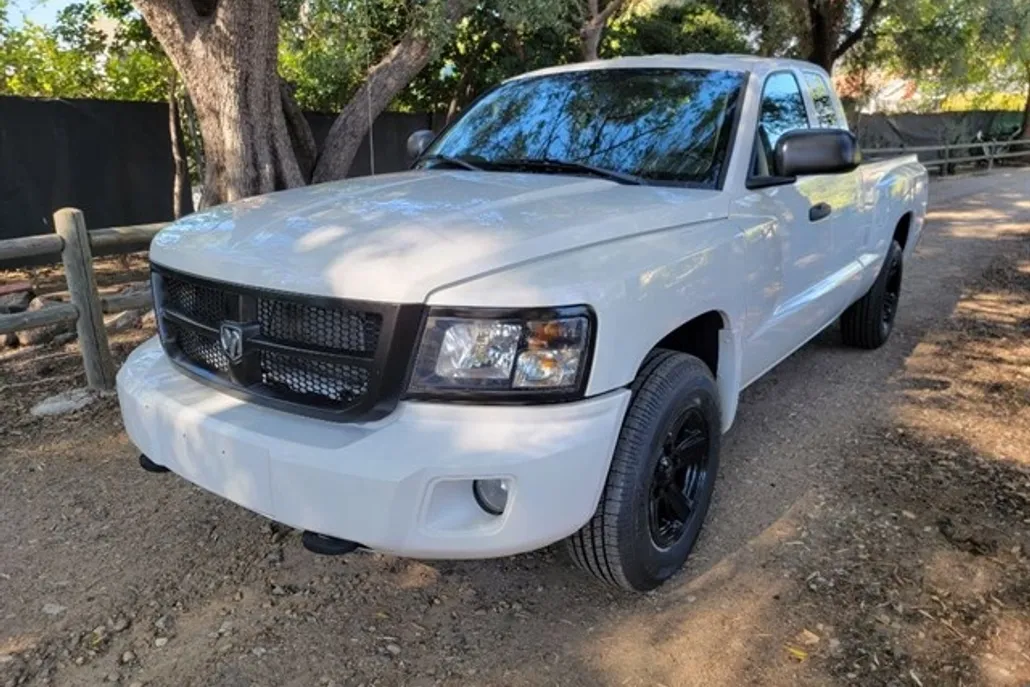 2009 Dodge Dakota SXT photo 1