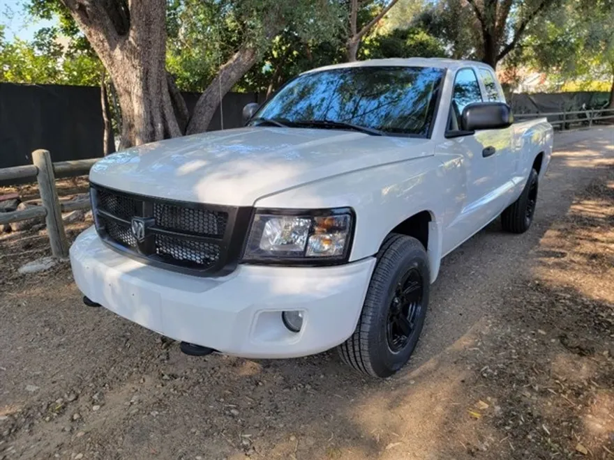 2009 Dodge Dakota SXT photo 1