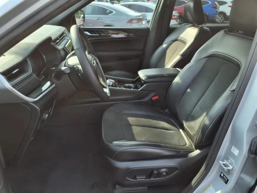 2023 Jeep Grand Cherokee Altitude photo 1
