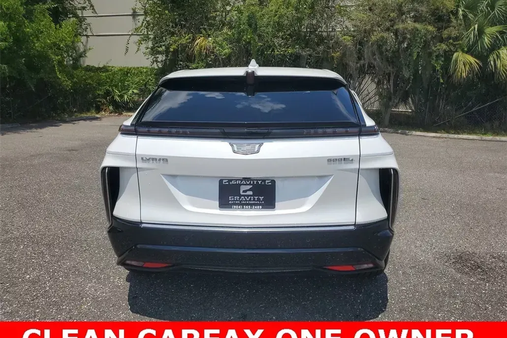 2024 Cadillac Lyriq Luxury photo 1