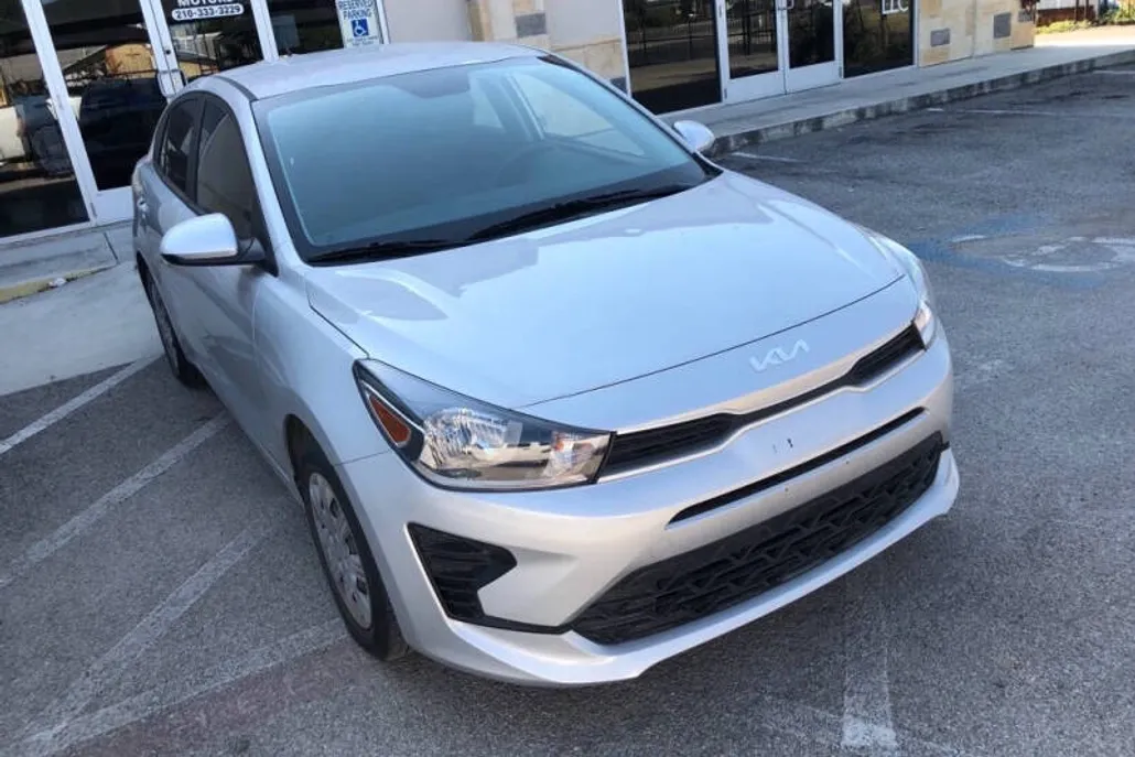 2023 Kia Rio LX photo 1
