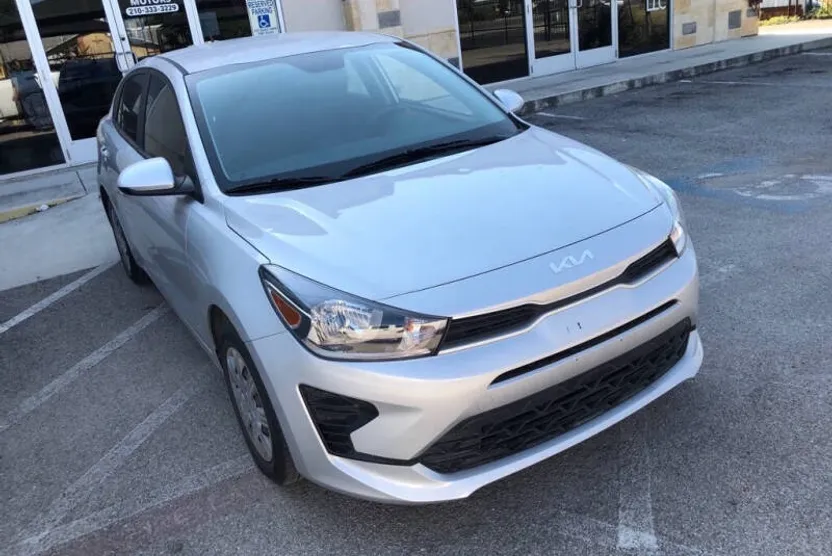 2023 Kia Rio LX photo 1