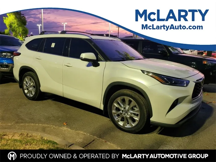 2022 Toyota Highlander Limited photo 1