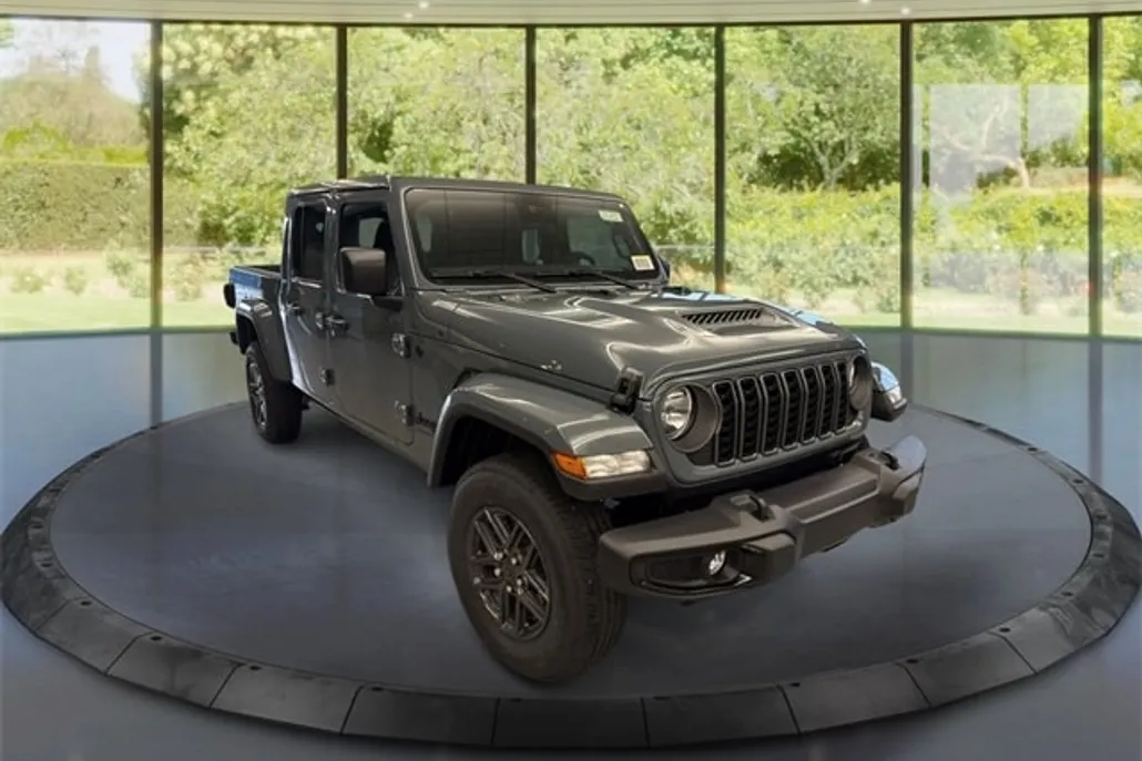 2025 Jeep Gladiator Sport S photo 1
