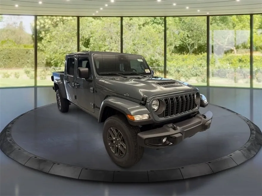 2025 Jeep Gladiator Sport S photo 1
