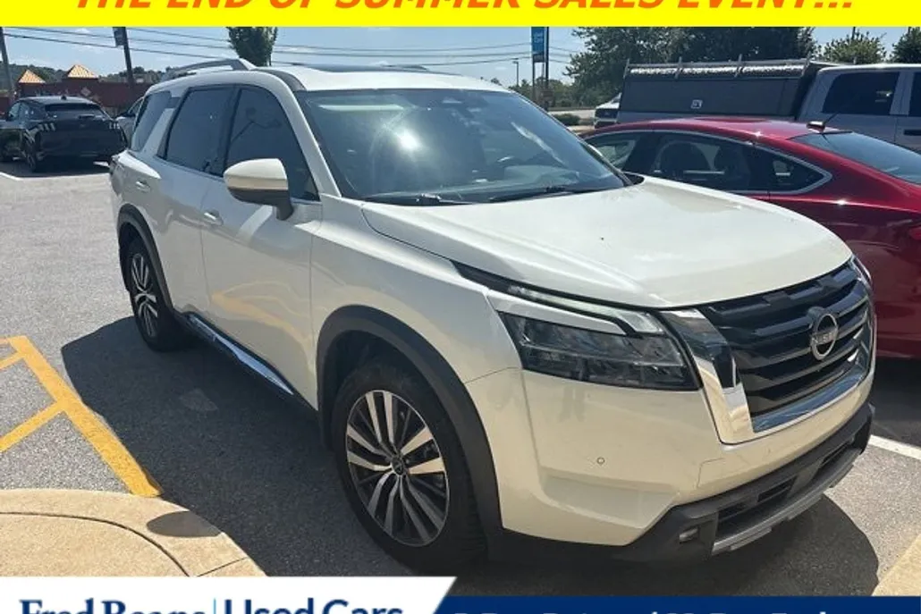 2022 Nissan Pathfinder Platinum photo 1