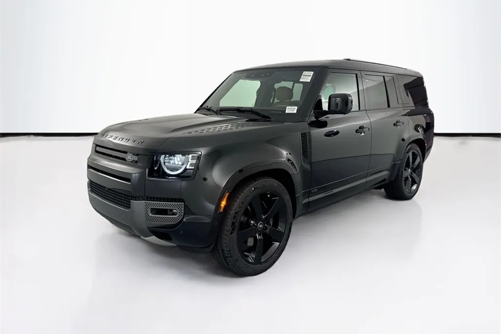 2025 Land Rover Defender 130 V8 photo 1