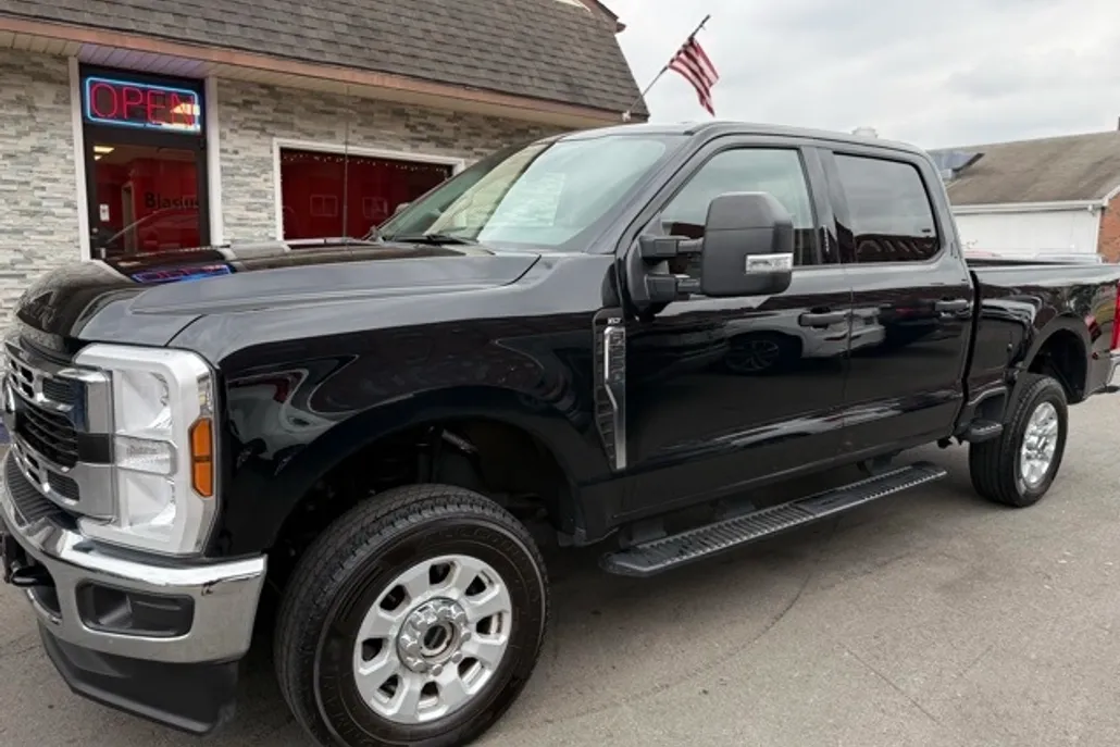 2024 Ford F-250 photo 1