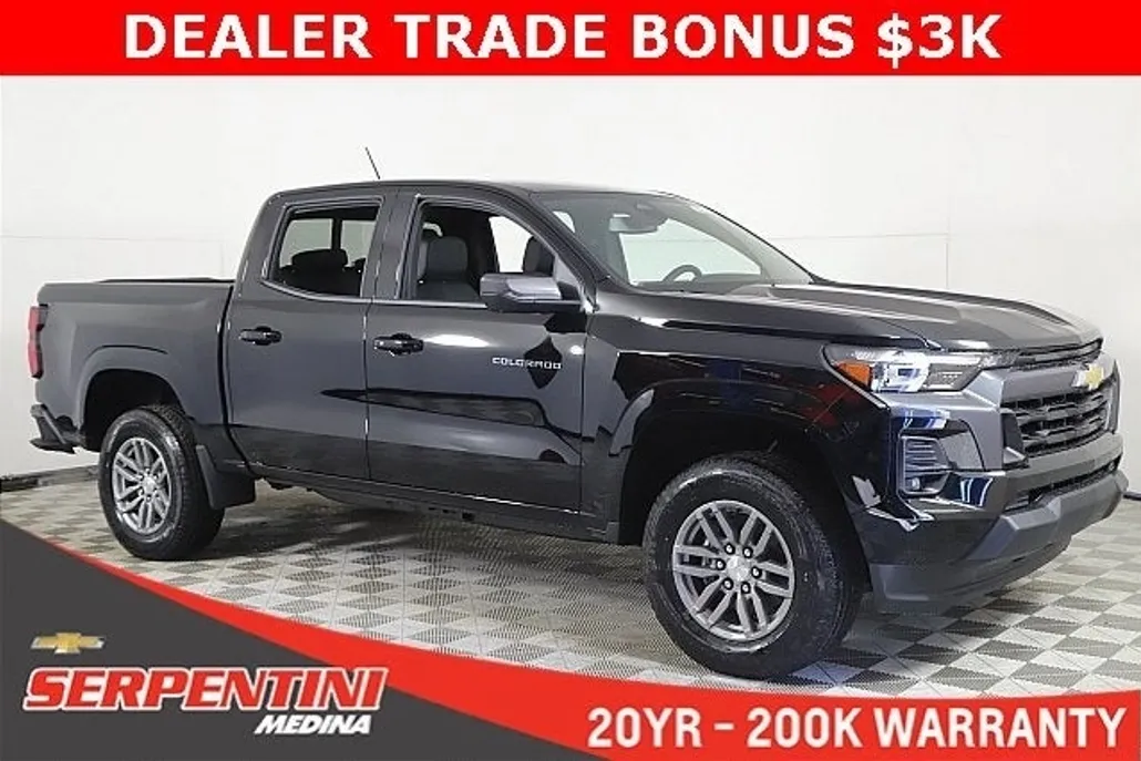 2025 Chevrolet Colorado Work Truck LT photo 1