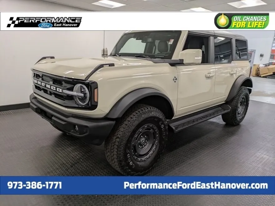 2025 Ford Bronco Outer Banks photo 1