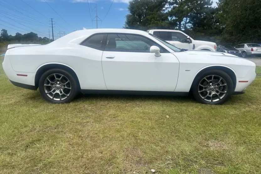 2017 Dodge Challenger GT photo 1