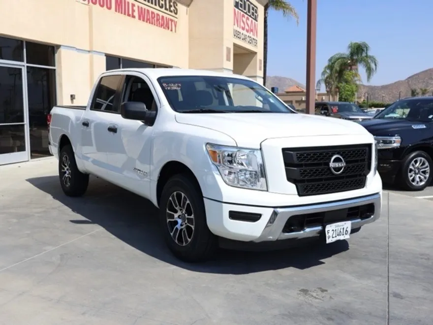 2023 Nissan Titan SV photo 1