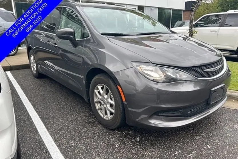 2021 Chrysler Voyager LXi photo 1