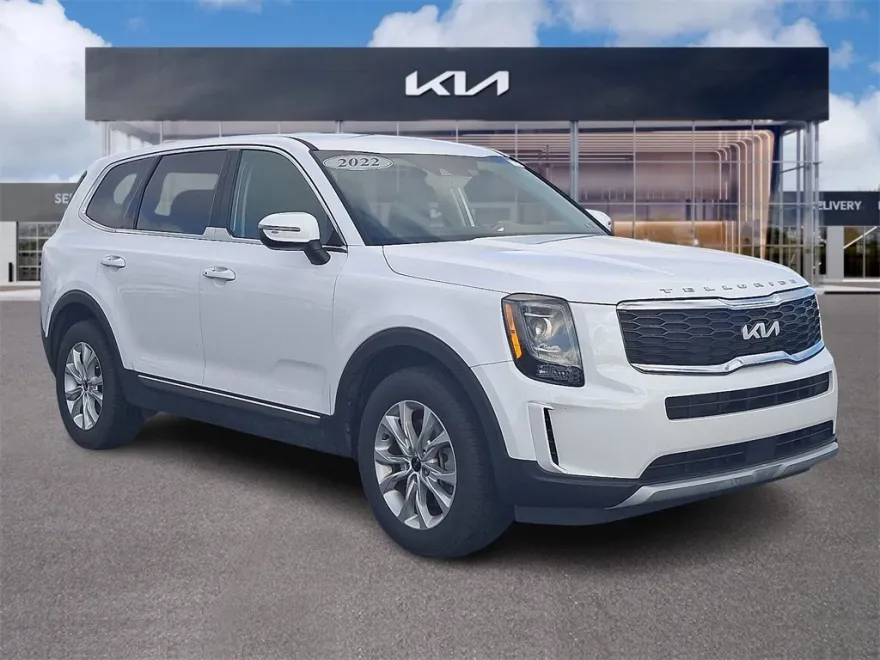 2022 Kia Telluride LX photo 1