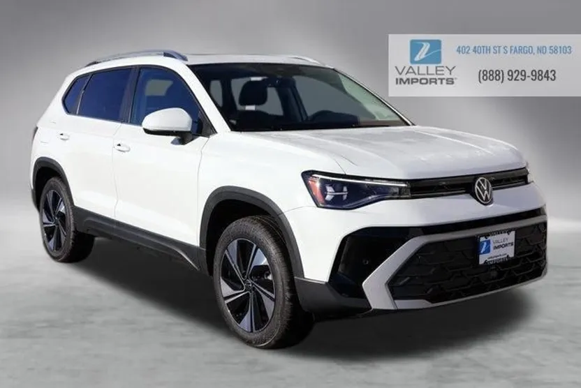 2025 Volkswagen Taos SE photo 1
