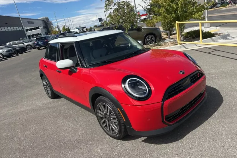 2025 Mini Cooper 4 Door Hardtop Signature photo 1