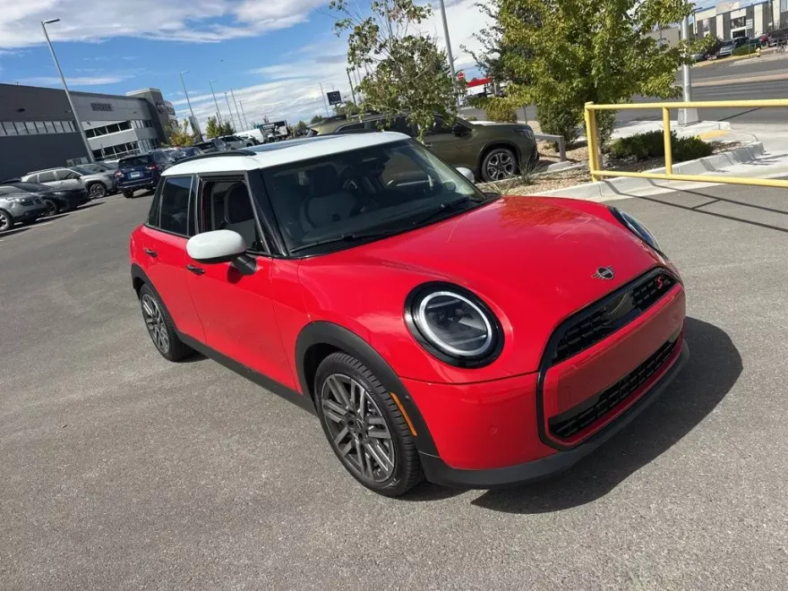 2025 Mini Cooper 4 Door Hardtop Signature photo 1