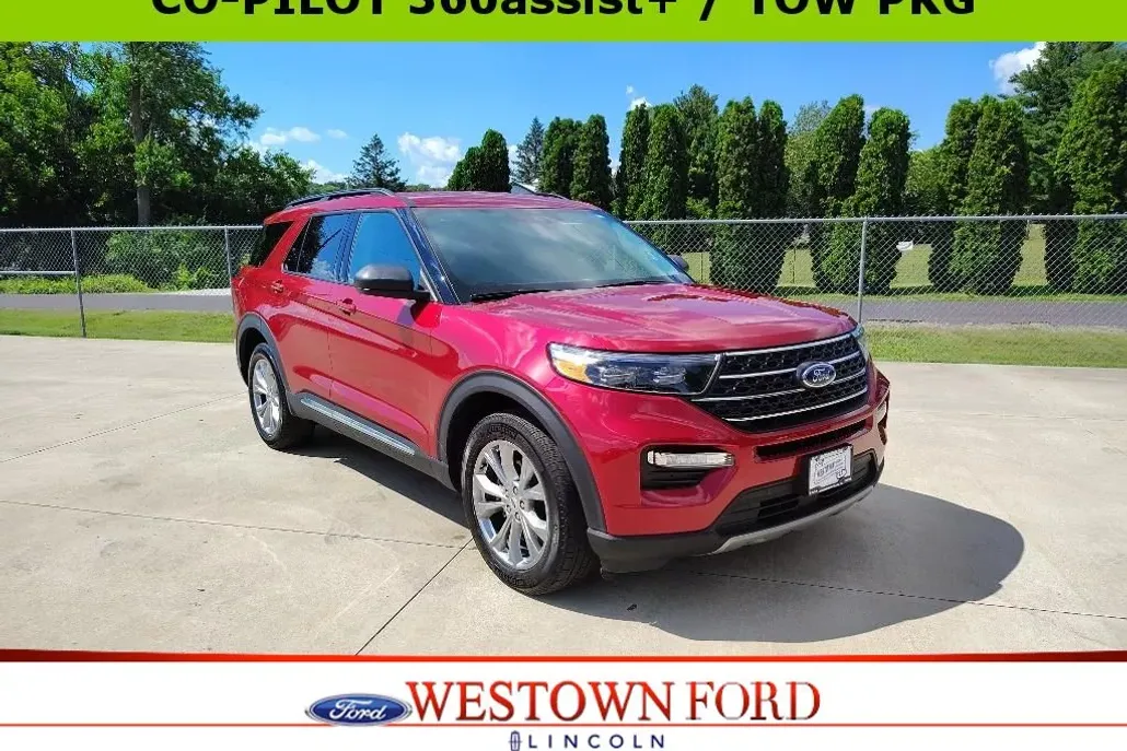 2023 Ford Explorer XLT photo 1