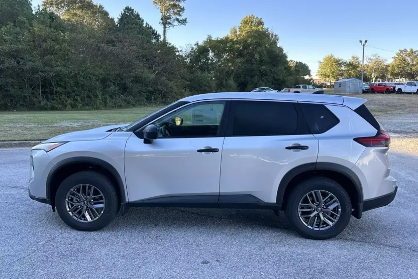 2025 Nissan Rogue S photo 1