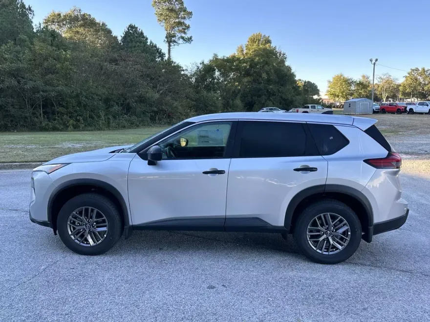 2025 Nissan Rogue S photo 1