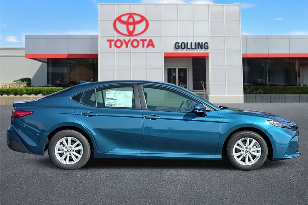 2026 Toyota Camry LE photo 1