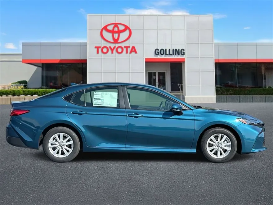2026 Toyota Camry LE photo 1
