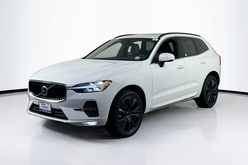 2022 Volvo XC60 Momentum photo 1