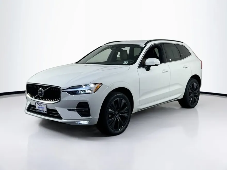 2022 Volvo XC60 Momentum photo 1