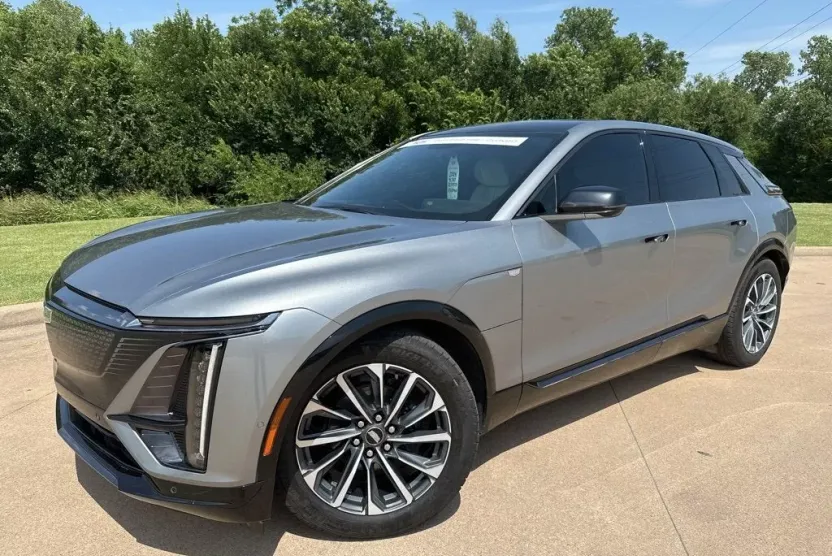 2024 Cadillac Lyriq Sport photo 1