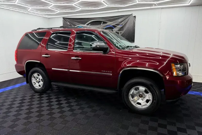 2011 Chevrolet Tahoe LT photo 1