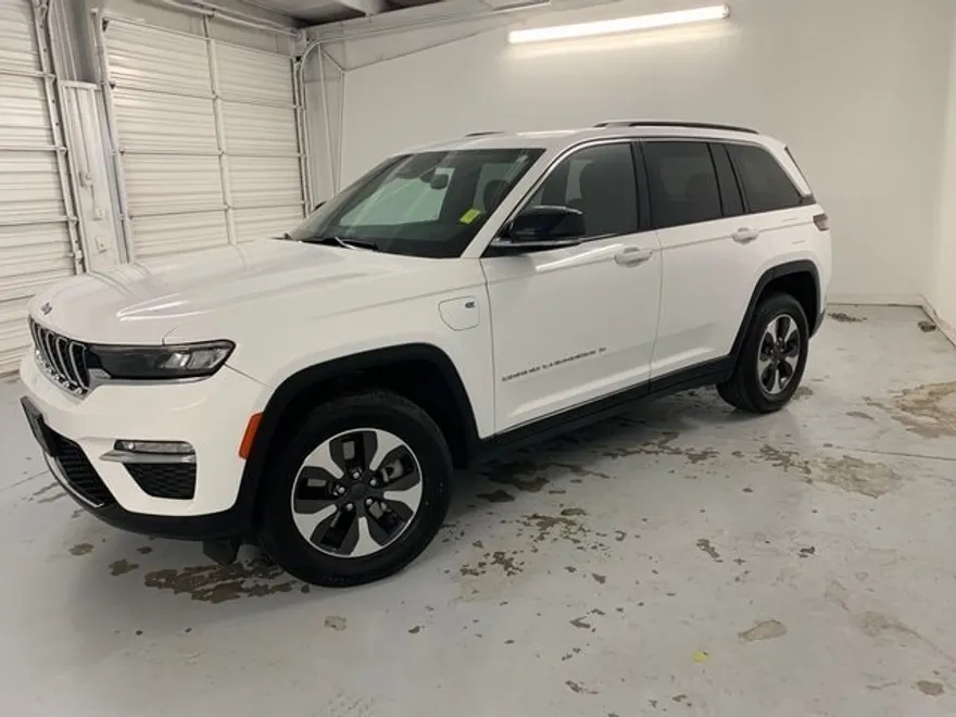 2024 Jeep Cherokee Limited 4xe photo 1